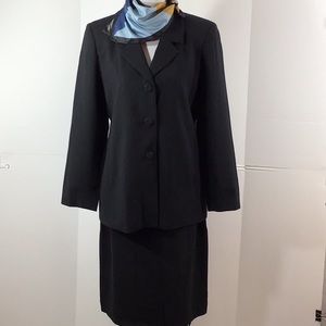 Doncaster vintage lightweight wool skirt suit